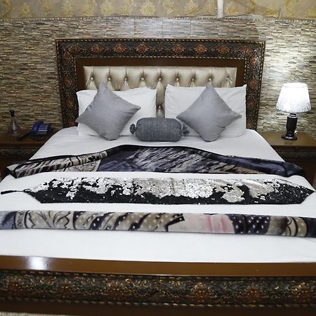 Hotel Sweet Inn Lahore Esterno foto