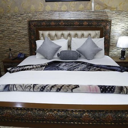 Hotel Sweet Inn Lahore Esterno foto
