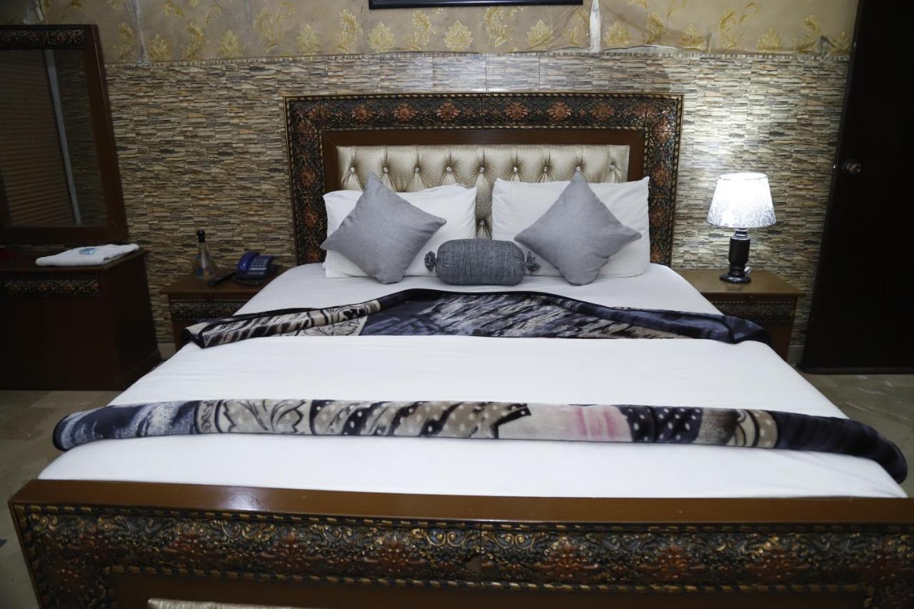 Hotel Sweet Inn Lahore Esterno foto