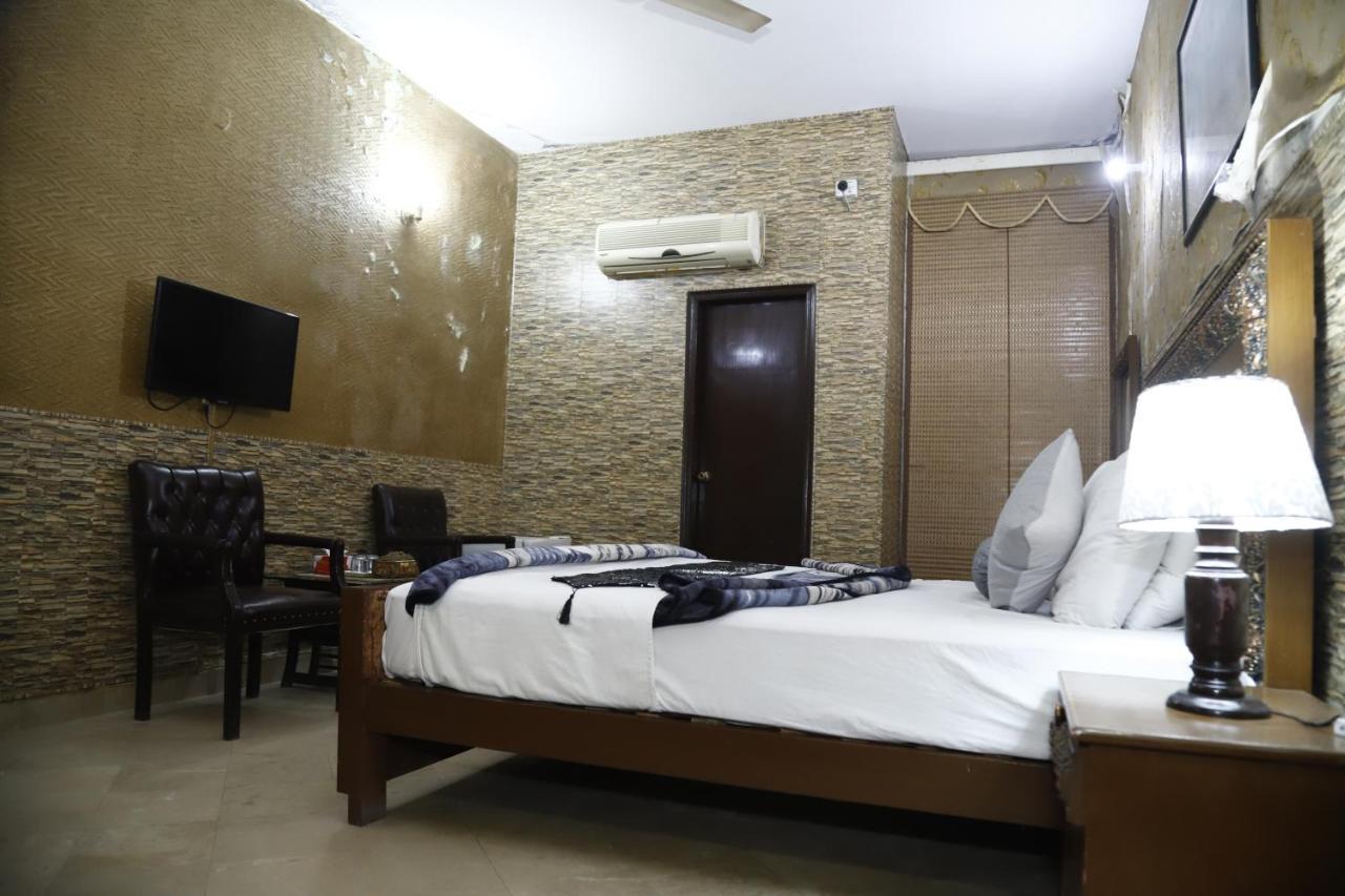 Hotel Sweet Inn Lahore Esterno foto
