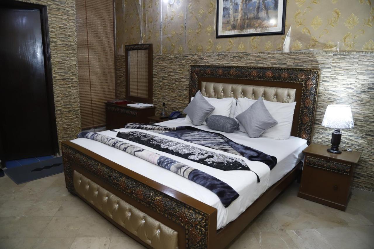 Hotel Sweet Inn Lahore Esterno foto