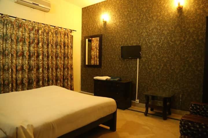 Hotel Sweet Inn Lahore Esterno foto