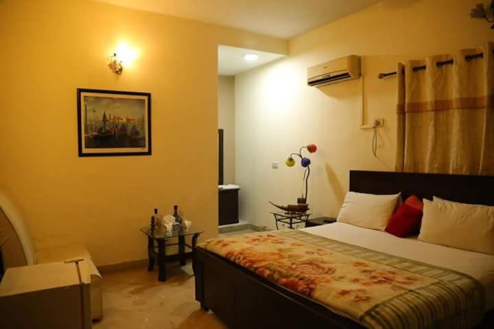Hotel Sweet Inn Lahore Esterno foto