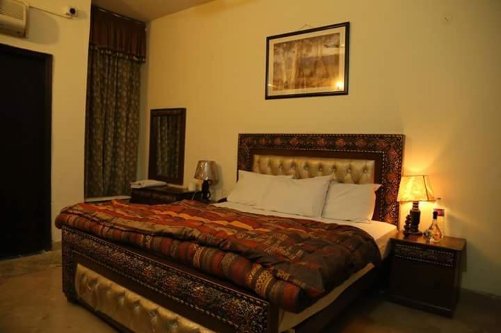 Hotel Sweet Inn Lahore Esterno foto