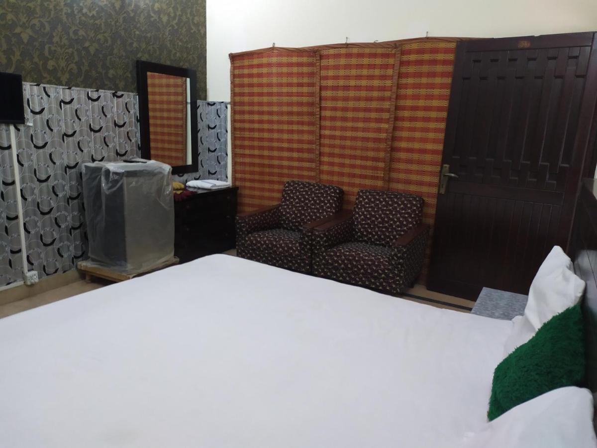 Hotel Sweet Inn Lahore Esterno foto
