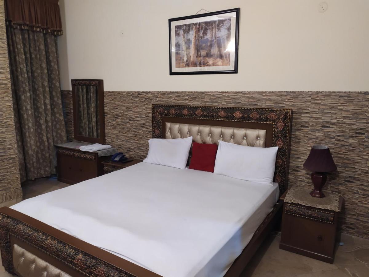 Hotel Sweet Inn Lahore Esterno foto