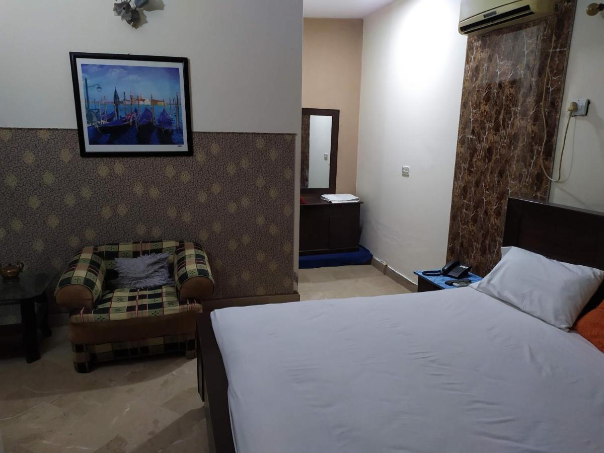 Hotel Sweet Inn Lahore Esterno foto
