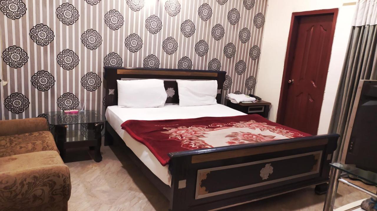 Hotel Sweet Inn Lahore Esterno foto