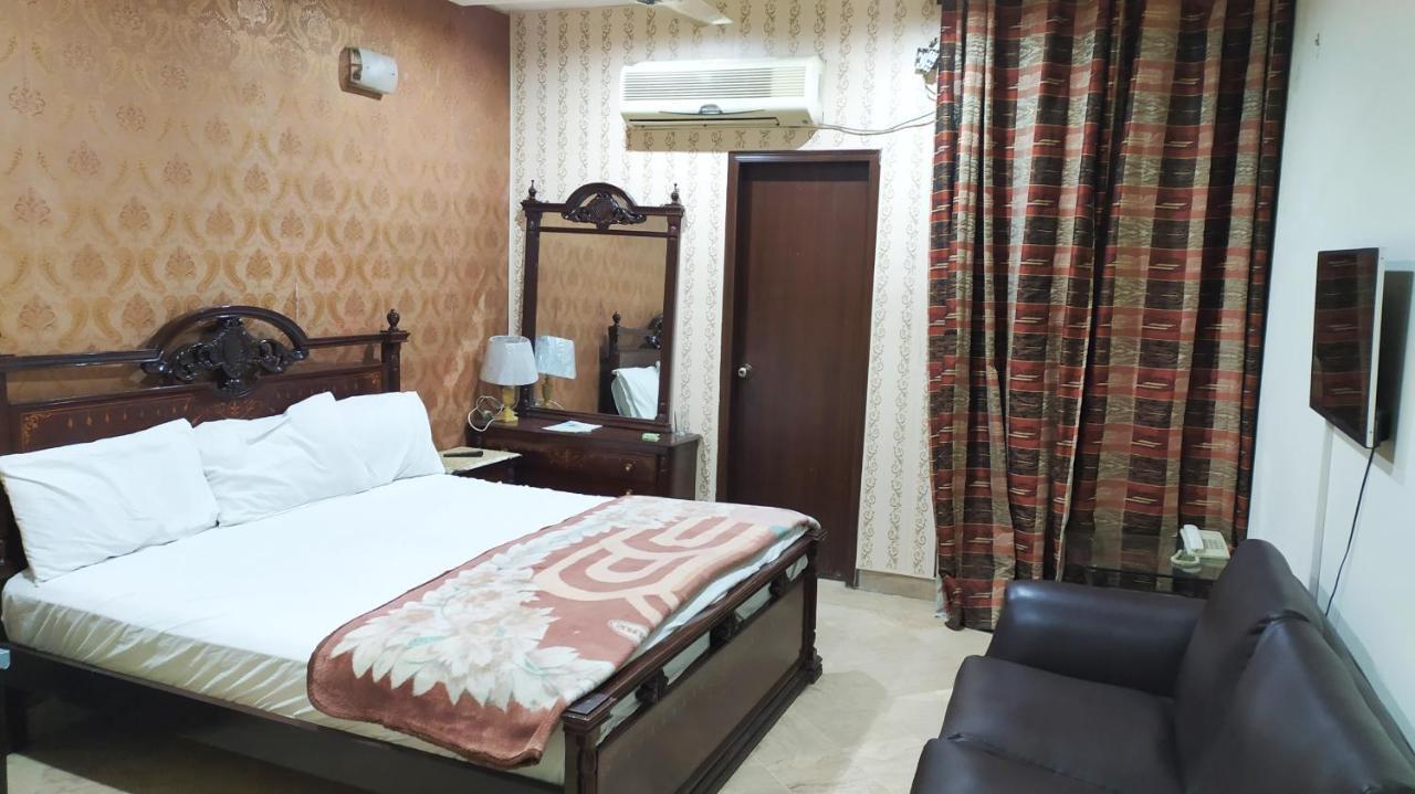 Hotel Sweet Inn Lahore Esterno foto