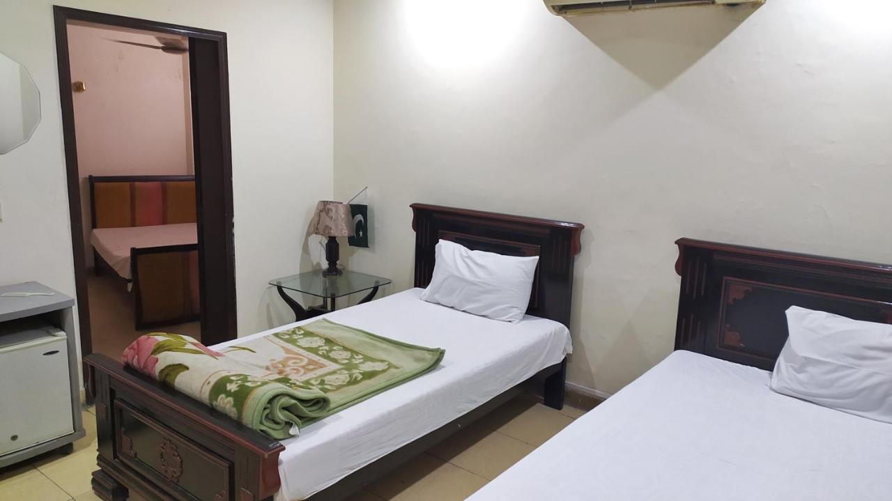 Hotel Sweet Inn Lahore Esterno foto