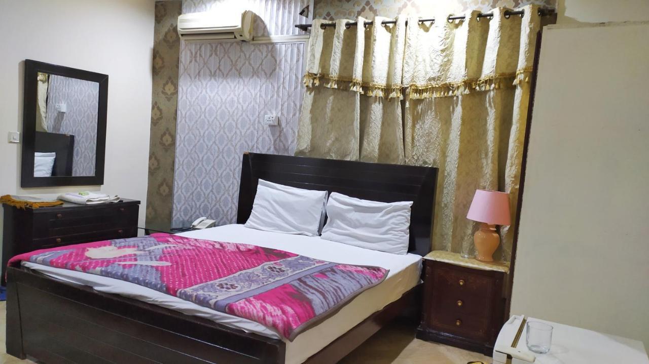Hotel Sweet Inn Lahore Esterno foto