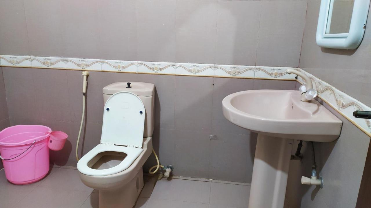 Hotel Sweet Inn Lahore Esterno foto
